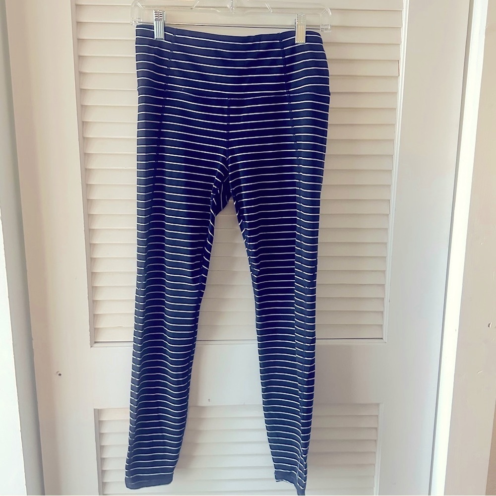 Athleta Women’s Medium Tall Elation Leggings Blue Striped 7/8 length